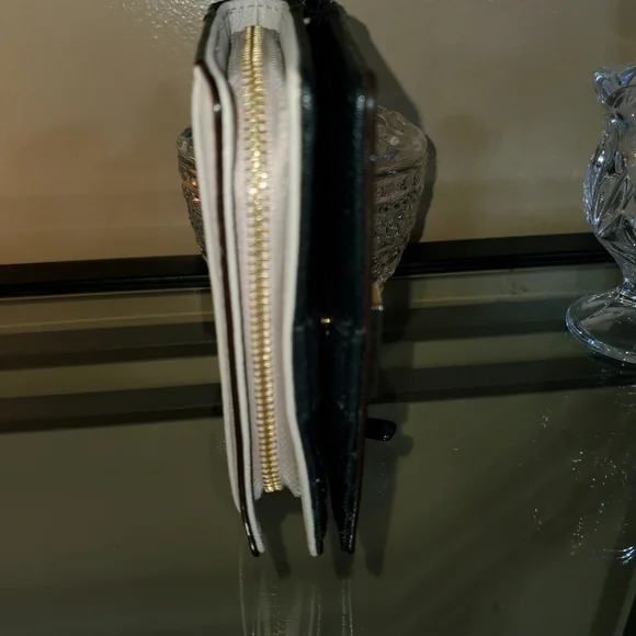 Kate Spade wallet - Picture 6 of 10